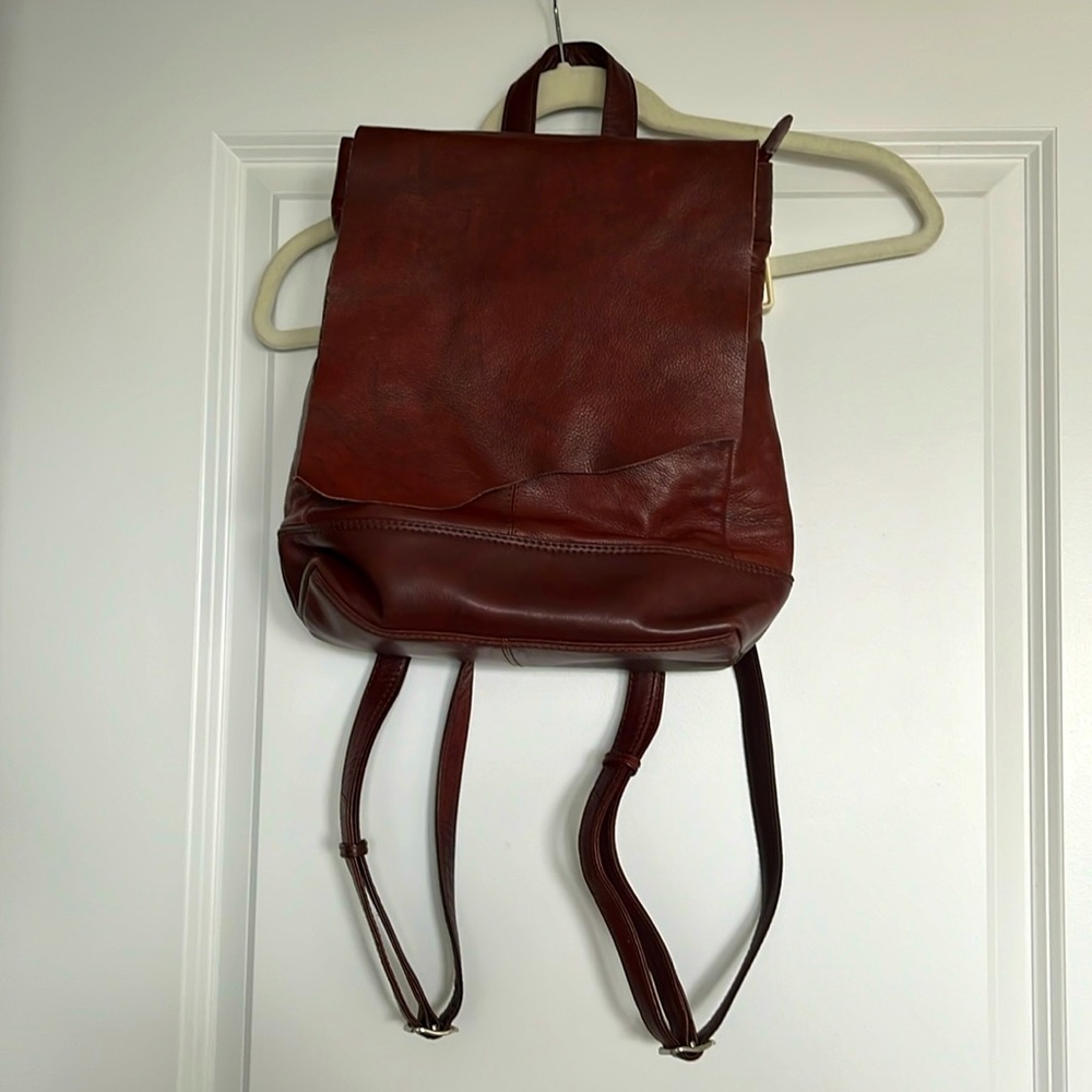 ili New York Red-brown leather backpack